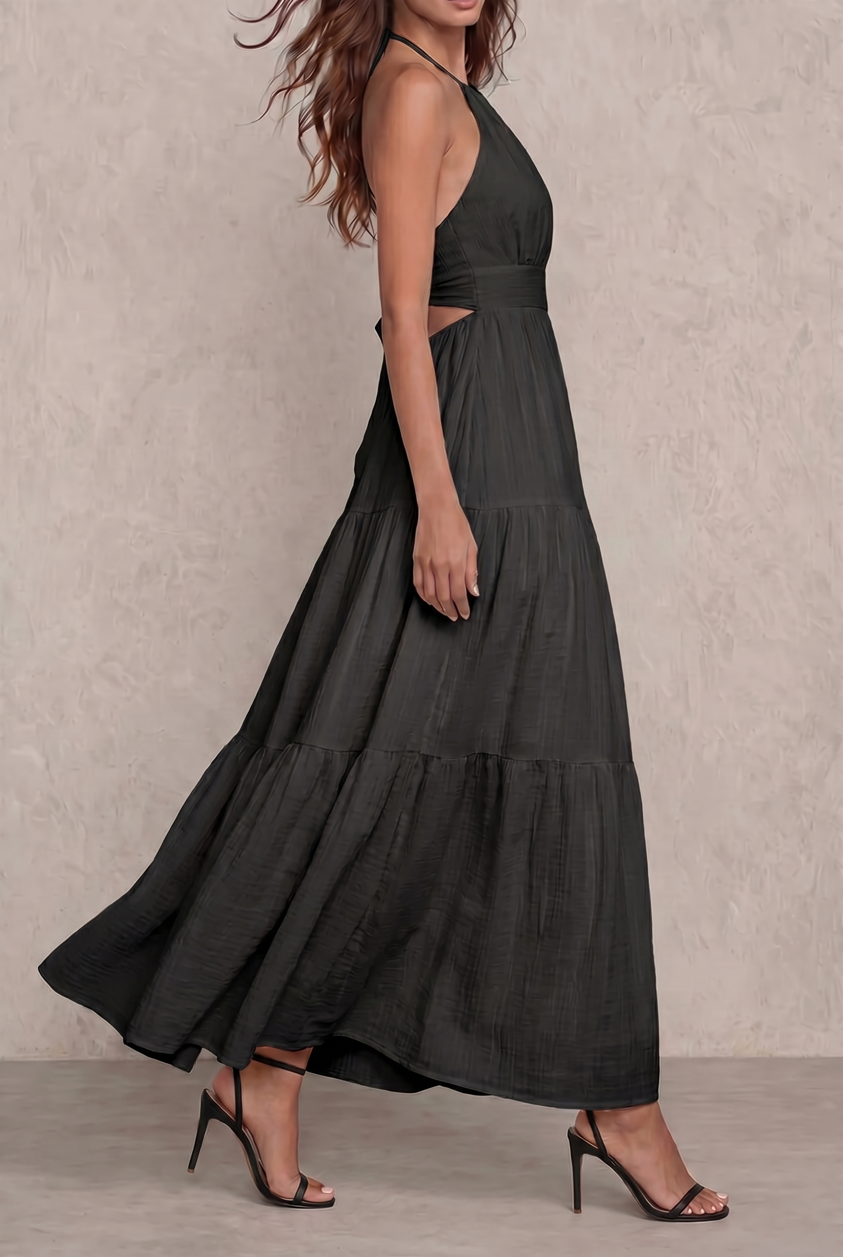 Elaria • Vestido largo con escote halter
