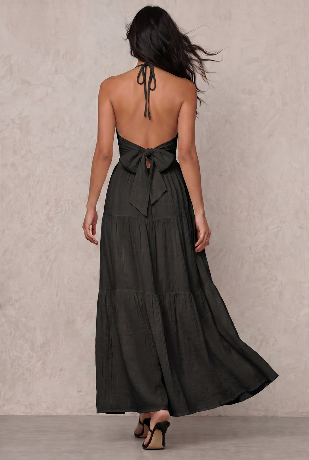 Elaria • Vestido largo con escote halter