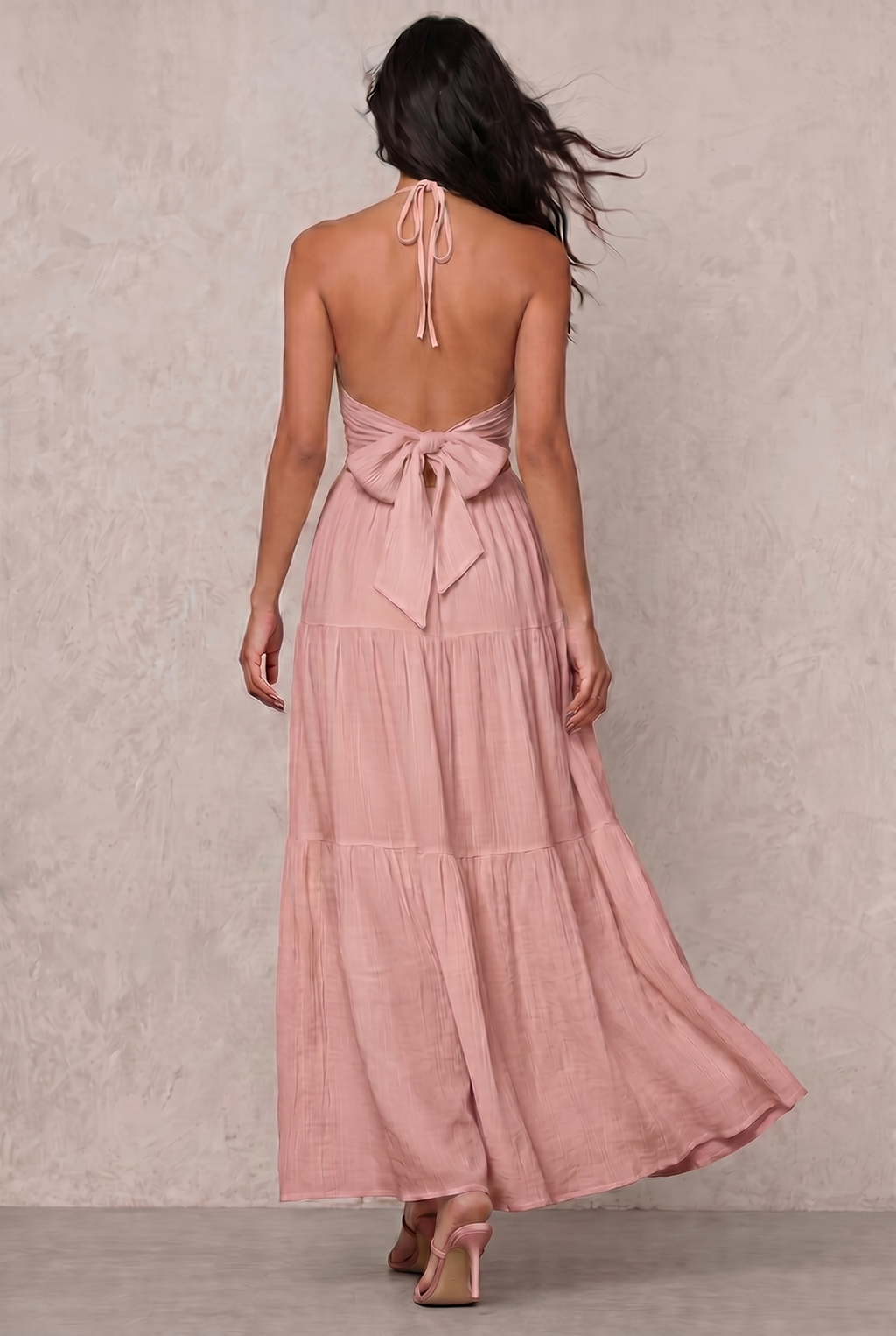 Elaria • Vestido largo con escote halter