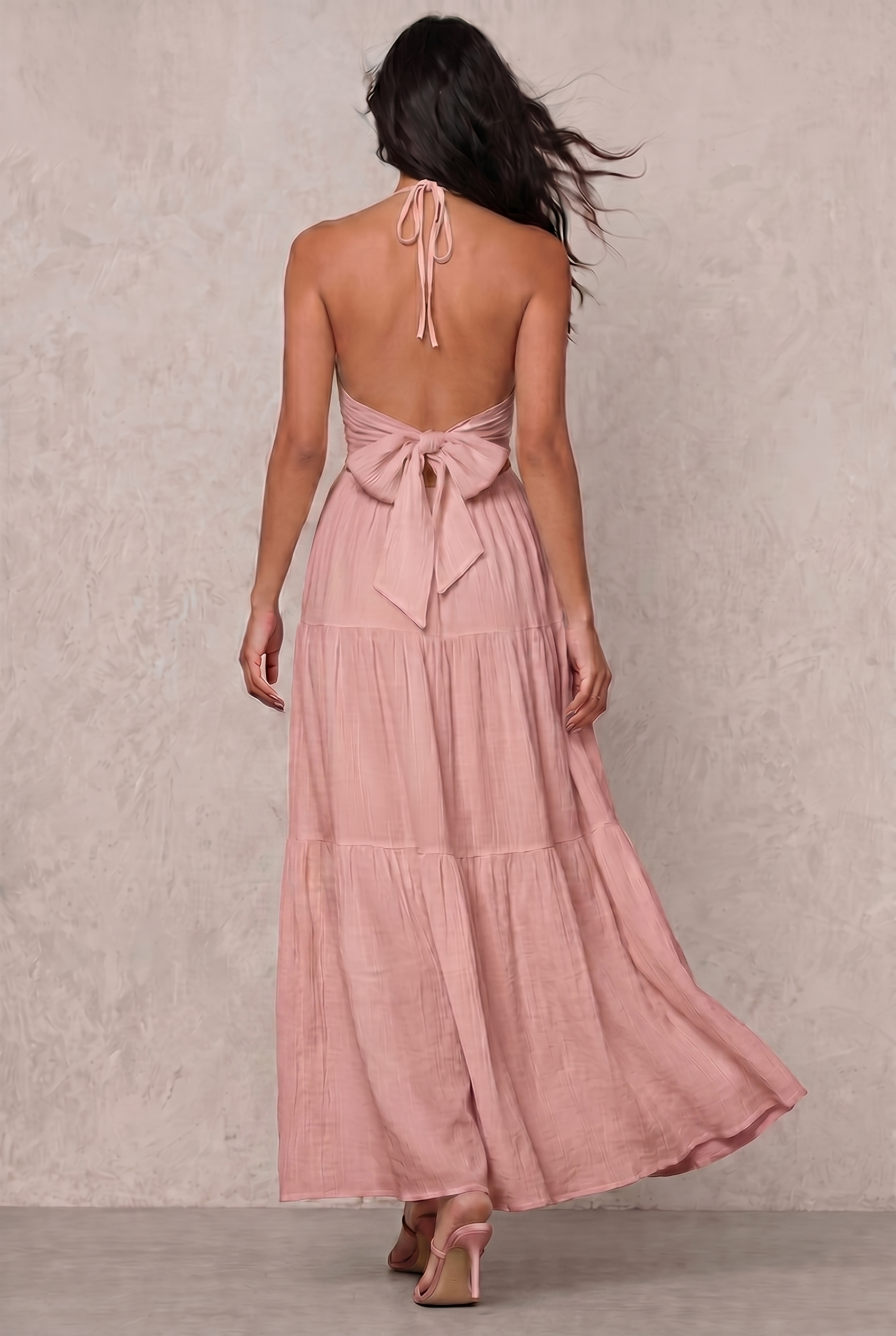 Elaria • Vestido largo con escote halter