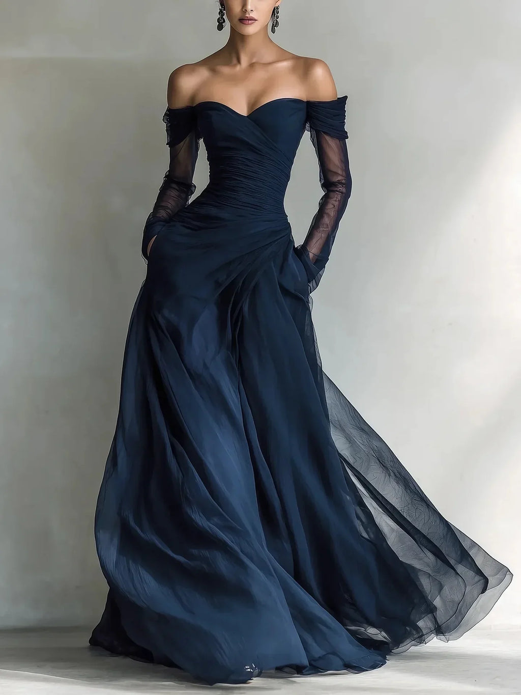 Eleonora • Vestido largo con hombros descubiertos y insertos de malla