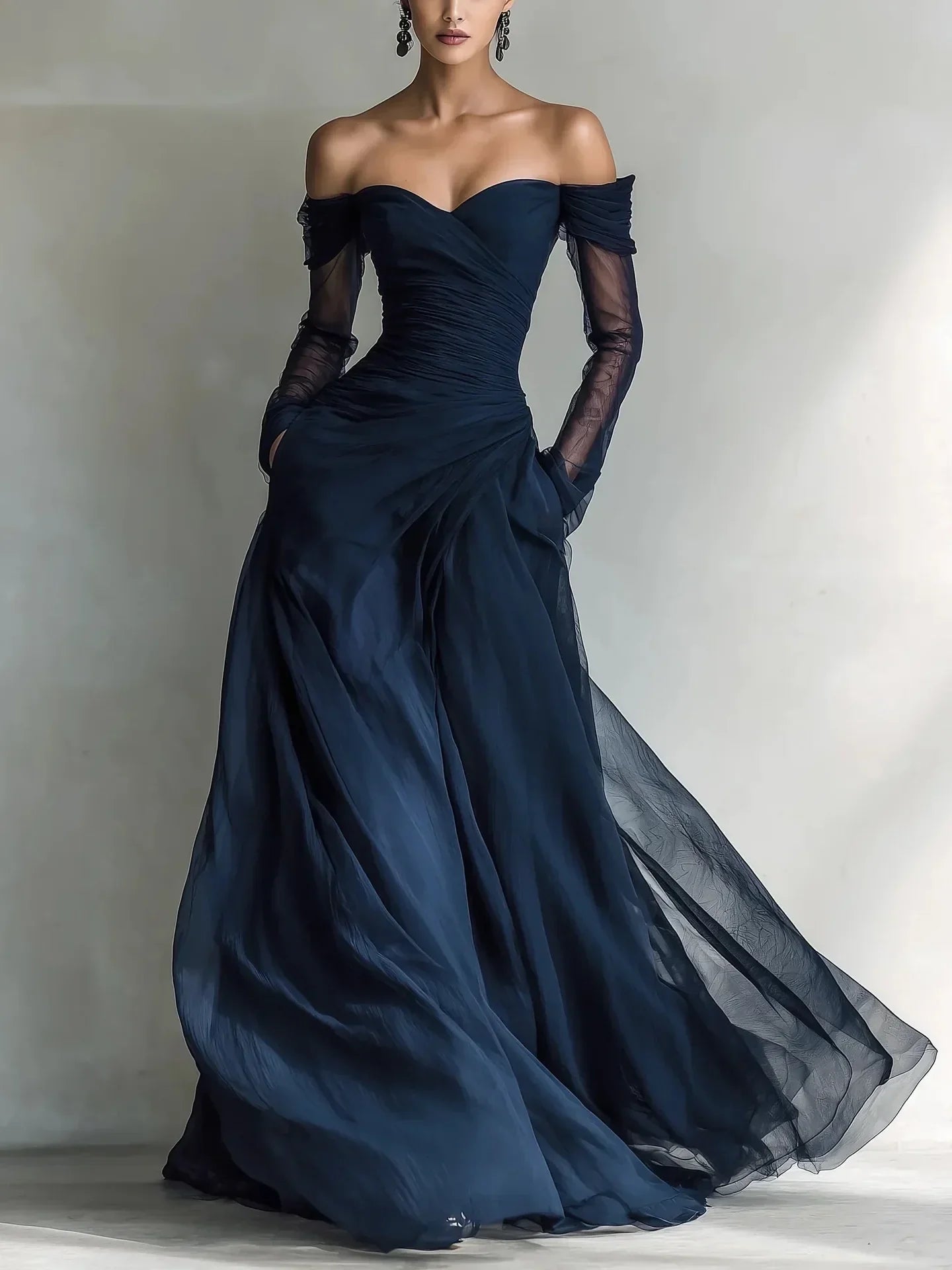 Eleonora • Vestido largo con hombros descubiertos y insertos de malla