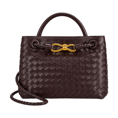 Borsa a mano intrecciata con fermaglio a nodo